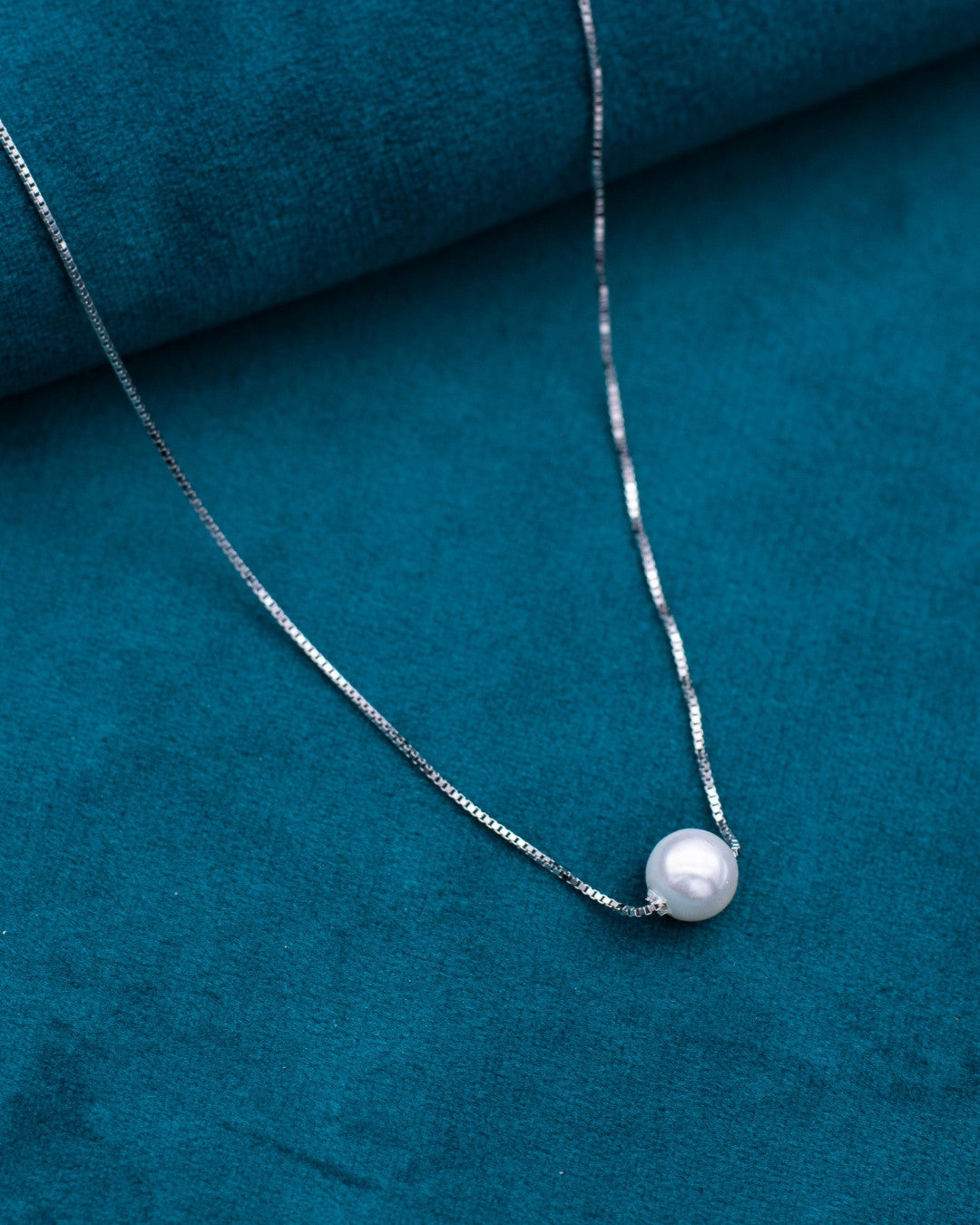 Silver Lustrous Pearl Elegance Pendant Chain